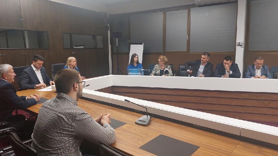 Вечерас предали листу