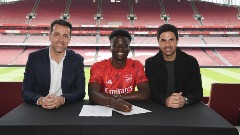 Сака потписао нови уговор са Арсеналом