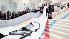 U Njujorku prva velika retrospektiva o Karlu Lagerfeldu thumb1.jpg