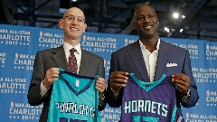 Nakon 13 godina Majkl Džordan prodaje Šarlot Hornetse thumb1.jpg
