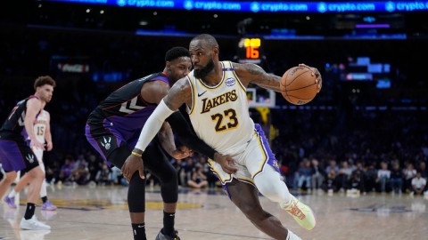 Tresla se gora...Lebronova "odluka svih odluka" je na kraju reklama za Henesi thumb2.jpg
