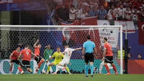 KRAJ: Turski heroj Demiral zakazao duel sa Gakpovom Holandijom thumb2.jpg