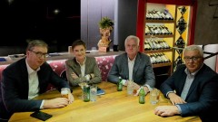 Vučić sa Mandićem: Srećni što možemo da ugostimo našeg brata iz Crne Gore thumb1.jpg