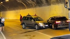 Sudar tri vozila u tunelu Ćafe, jedan od vozača bio pod dejstvom alkohola thumb1.jpg