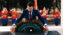 Milatović položio vijenac na spomenik Partizanu borcu na Gorici  thumb1.jpg