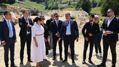Predstavnici Vlade i Opštine obišli radove na skijalištu Žarski thumb1.jpg
