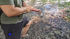 VIDEO Mještani Kuča protiv vatrene stihije, pomaže i proslavljeni fudbaler Niša Saveljić, bilo i kiše thumb1.jpg