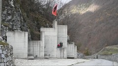 "Priča o spomenicima pokušaj skretanja pažnje sa važnijih tema" thumb1.jpg