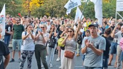 Skup pristalica i protivnika vlasti u Beogradu, policija potisnula građane kod Fakulteta organizacionih nauka thumb1.jpg