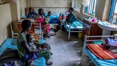 Najmanje 11 djece poginulo u napadu dronom na džamiju u El Frašeru u Sudanu thumb1.jpg