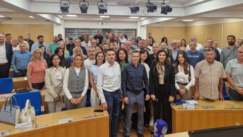 PES Podgorica: Puna podrška Mujoviću, saradnja samo sa onima koji rade u korist građana thumb2.jpg