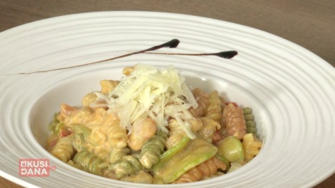 Tri-color pasta sa kozicama i tikvicama thumb2.jpg