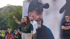 Tokom protesta na Cetinju dominirale slike Nena Kaluđerovića; Miličić: Glorifikacija optuženog za zločine thumb1.jpg