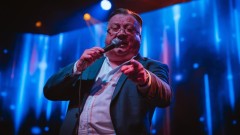 Sahranjen Halid Bešlić: Rijeka ljudi ga ispratila na vječni počinak thumb1.jpg