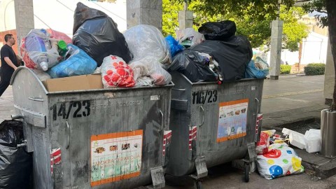 Čitaoci šalju: Nadekvatno odlaganja smeća u centru Podgorice thumb2.jpg