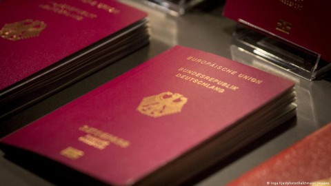 Borba za pasoš: Nemačka vlast podeljena