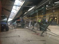 Voz udario u terminal, 3 mrtvih, 100 povrijeđenih