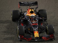 Hamilton pobijedio u haotičnoj trci u Bahreinu 