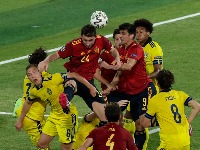 Španski selektor i fudbaleri nezadovoljni terenom u Sevilji  8b05d8de.jpg