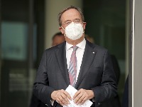 Nasljednik Merkelove priznao da je plagirao dio knjige laset.png