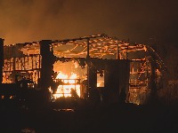 Ugašen požar u hangaru Radoja Dakića