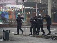 Skoro 150 civila i 11 policajaca ubijeno u Almatiju