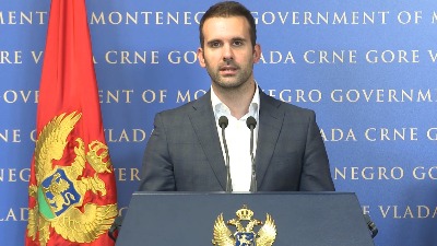 "Ne dozvoli da te narod zapamti kao izdajnika" "Ne dozvoli da te narod zapamti kao izdajnika"
