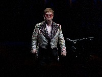 Elton Džon pozitivan, otkazao dva koncerta